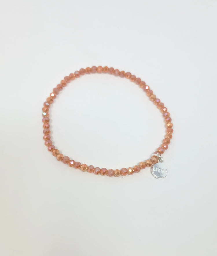 Stretchy bracelet with faceted glass beads in mixed colors.