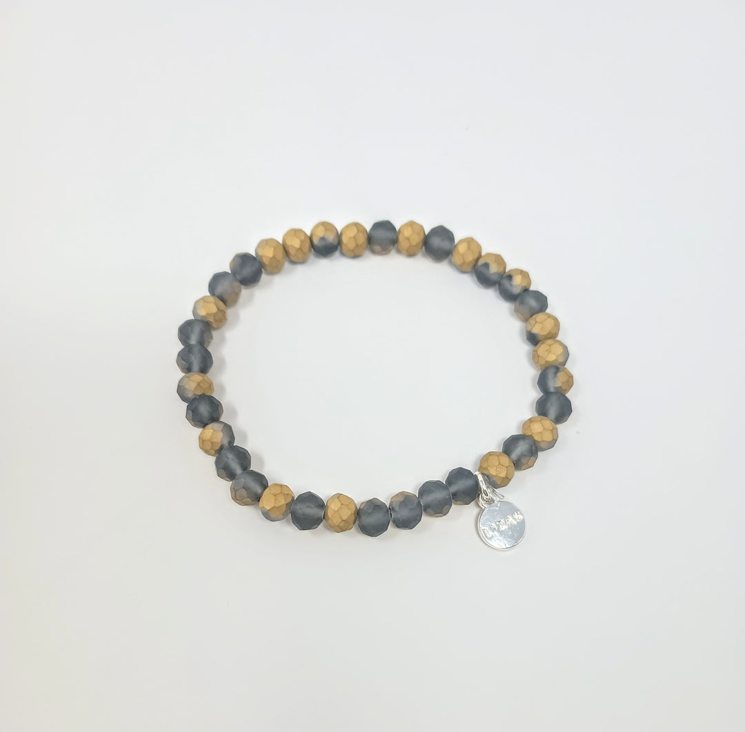 Stretchy bracelet with faceted glass beads in assorted colors.