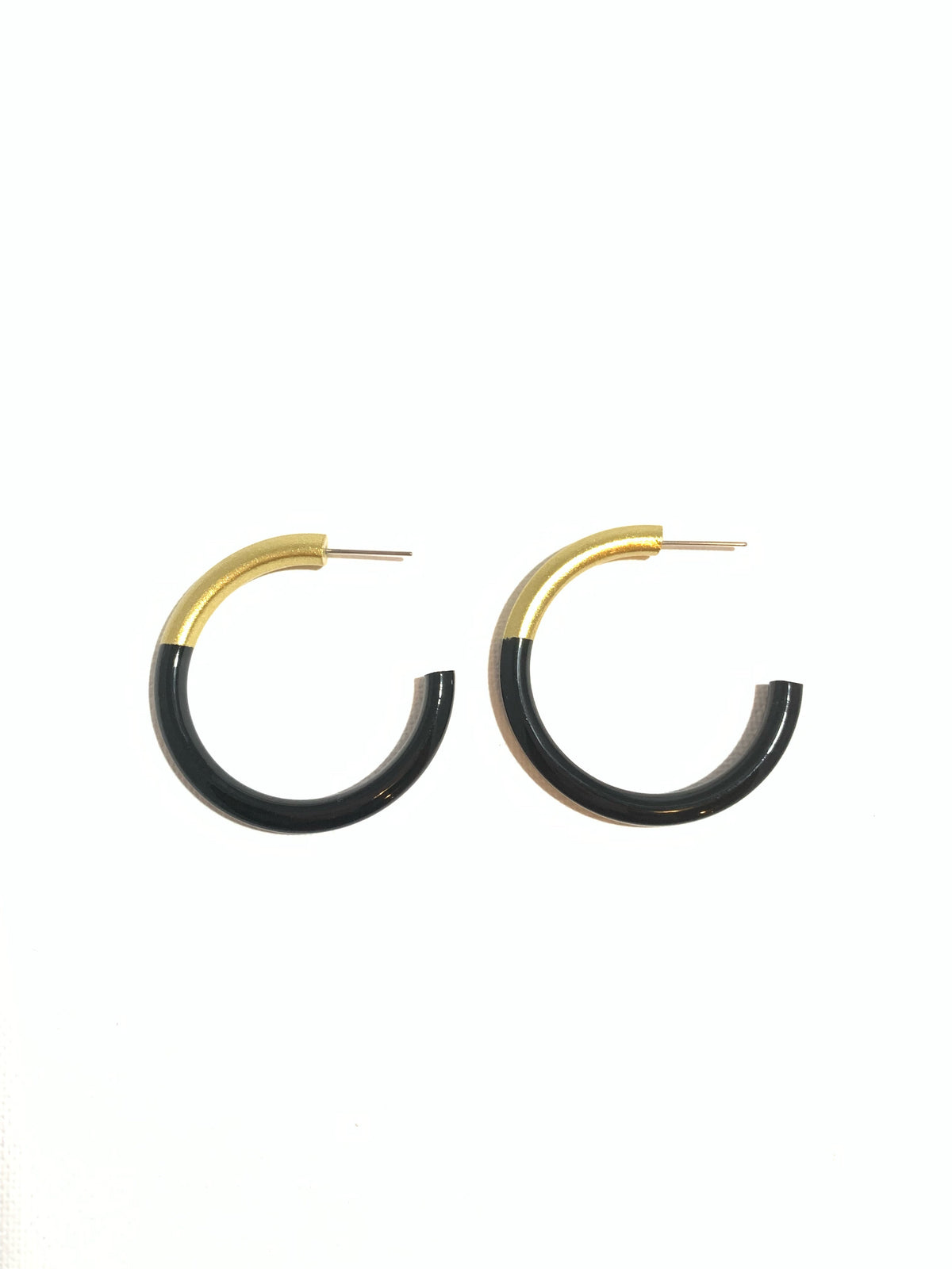 Med LIZ Hoops Earring in gold-tone metal with a circular silhouette.