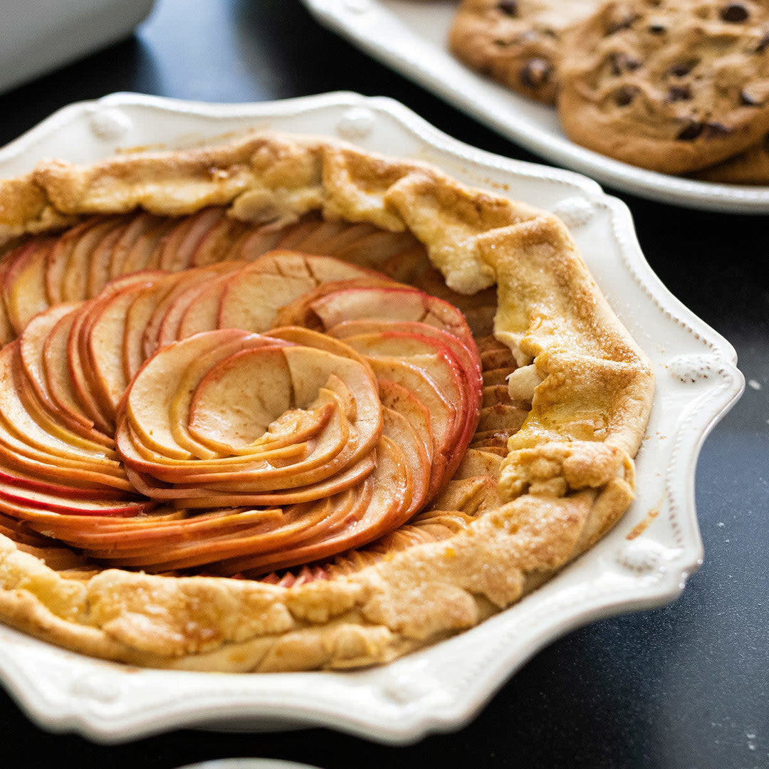 Berry & Thread Pie Dish - Whitewash