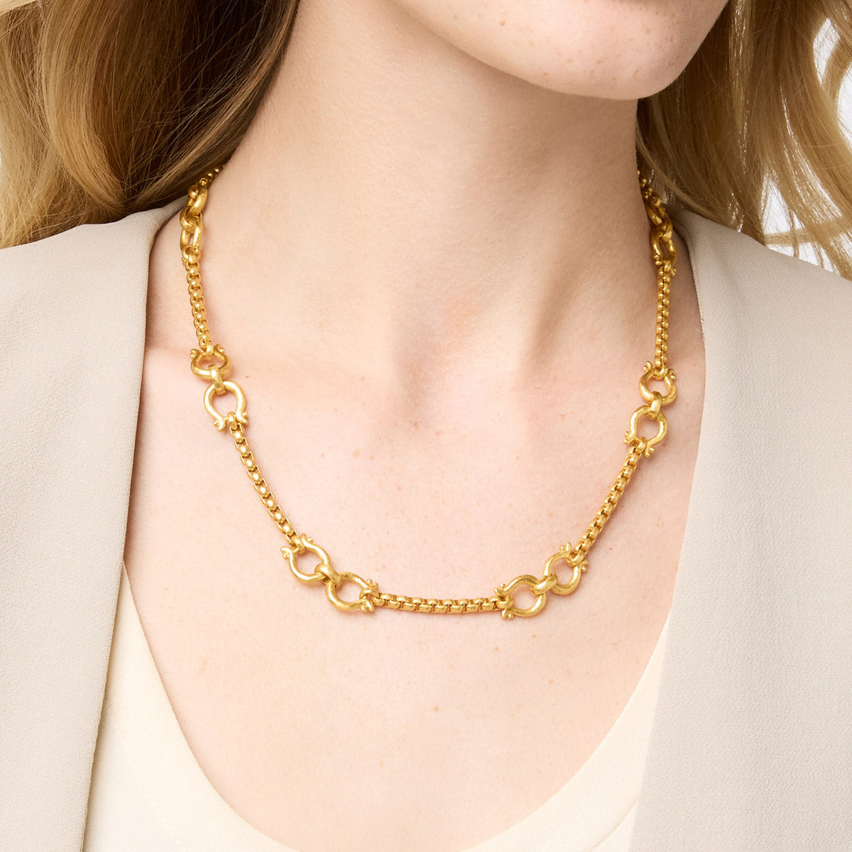 Saratoga Demi Link necklace in gold with adjustable chain length