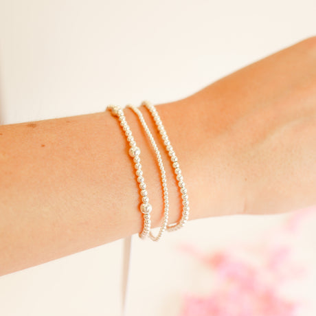 Silver basic bracelet with a simple chain link design