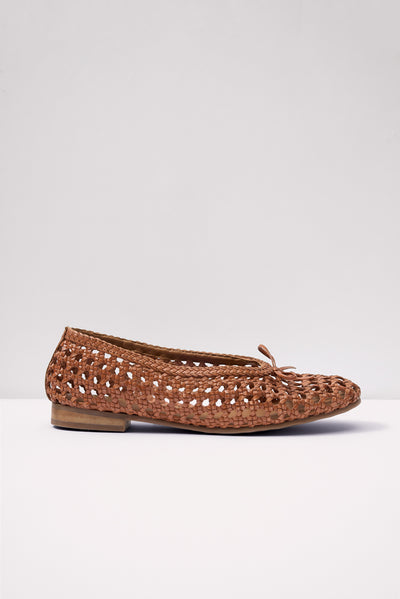 Flagstaff Woven Flat in brown leather upper with synthetic outsole