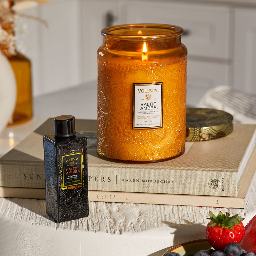 Large jar candle with natural wick in neutral tone