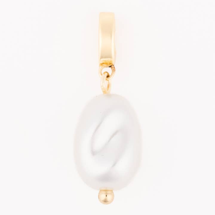 Charm Sophie Pearl featuring a white oval-shaped pearl with a gold-tone bail and base pin.