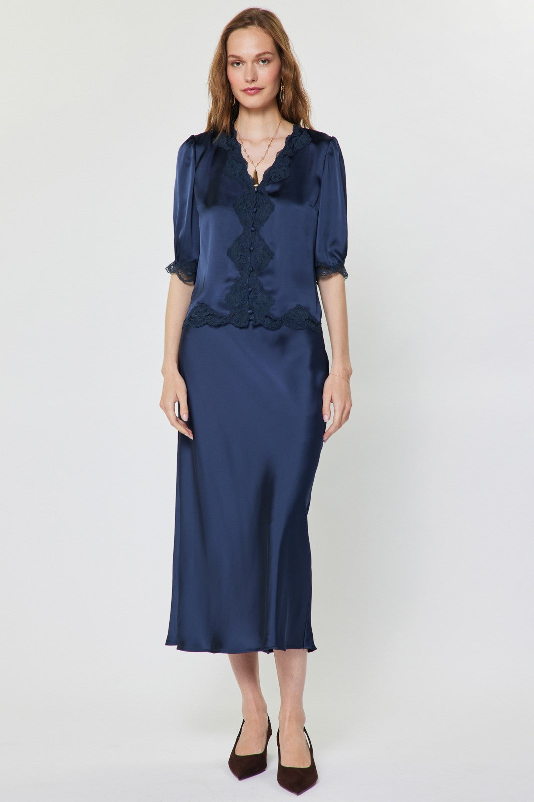Women's Loisa elasticized waist bias midi skirt in flared polyester satin with a smooth finish.