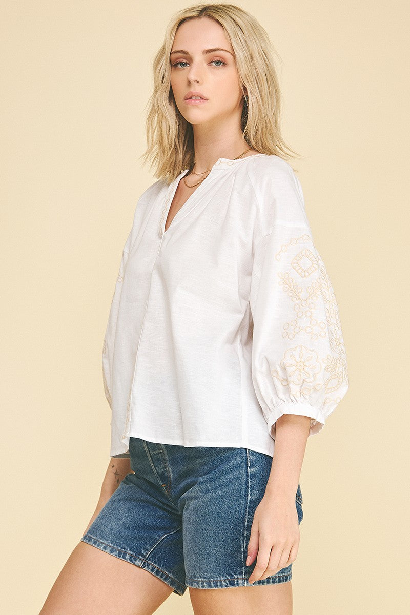 Florence floral embroidered blouse in cotton linen blend with a relaxed fit.