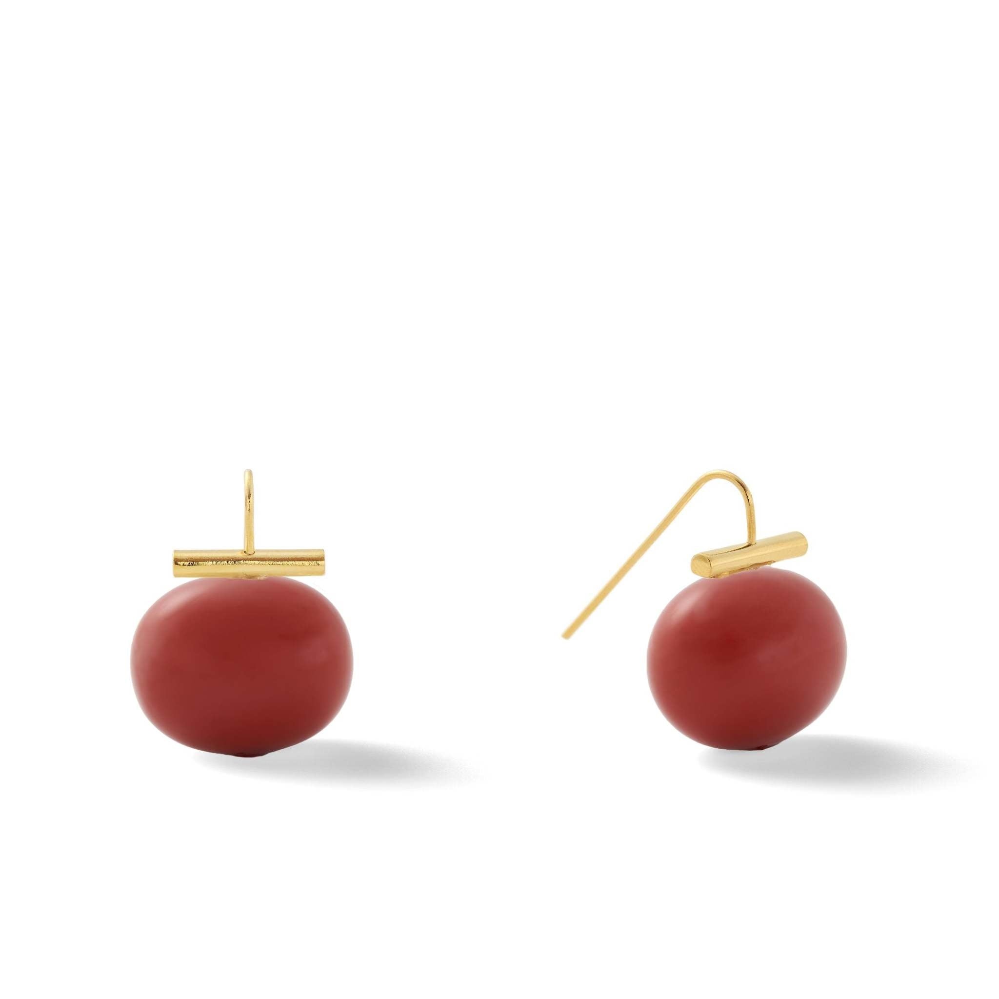 Polished gold pebble pearl earring with handmade ear wire