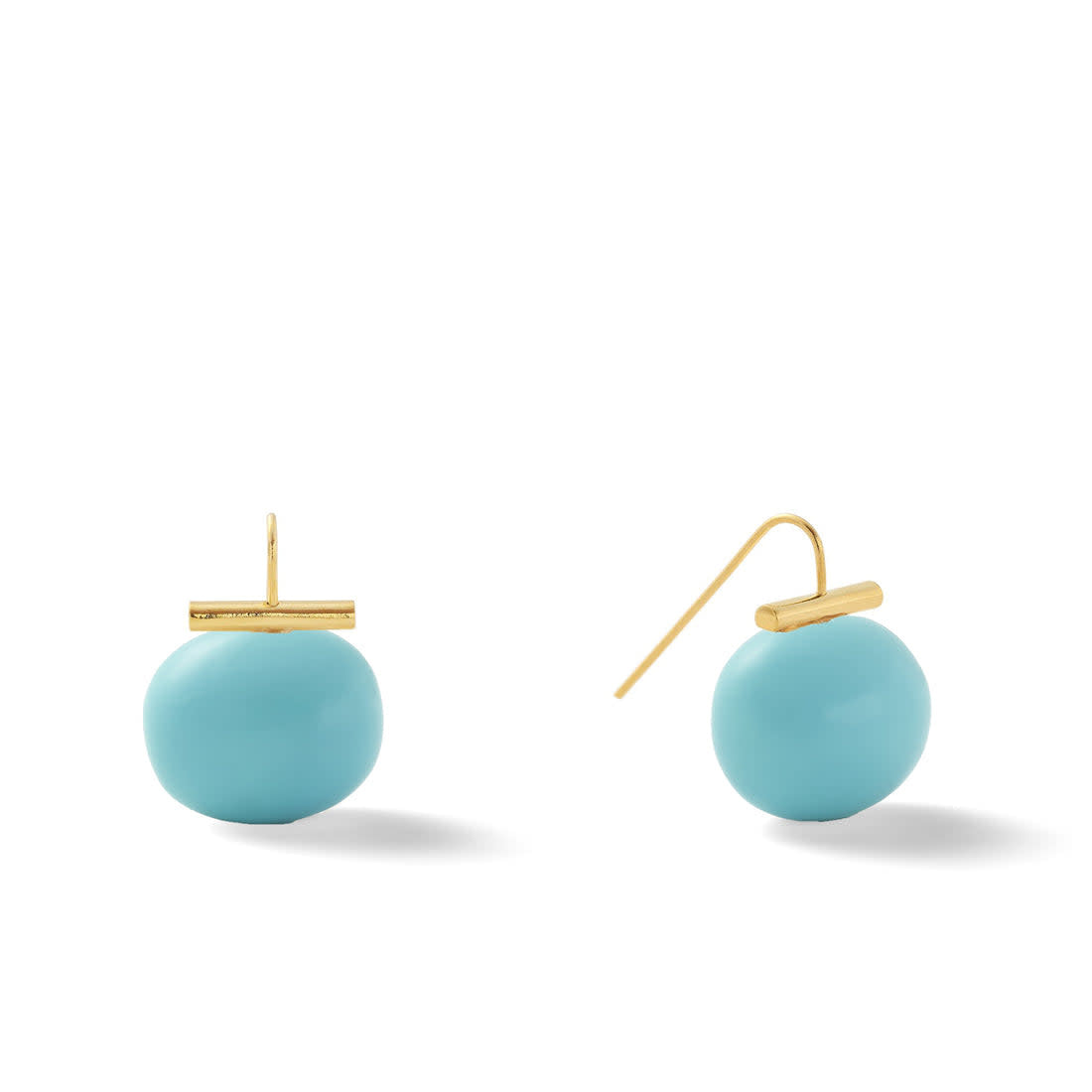 Polished gold pebble pearl earring with handmade ear wire