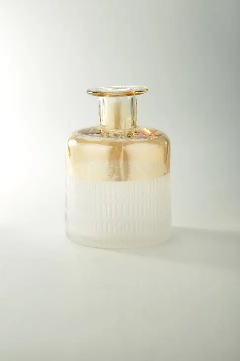 Square glass vase with a smooth cylindrical shape in clear color.