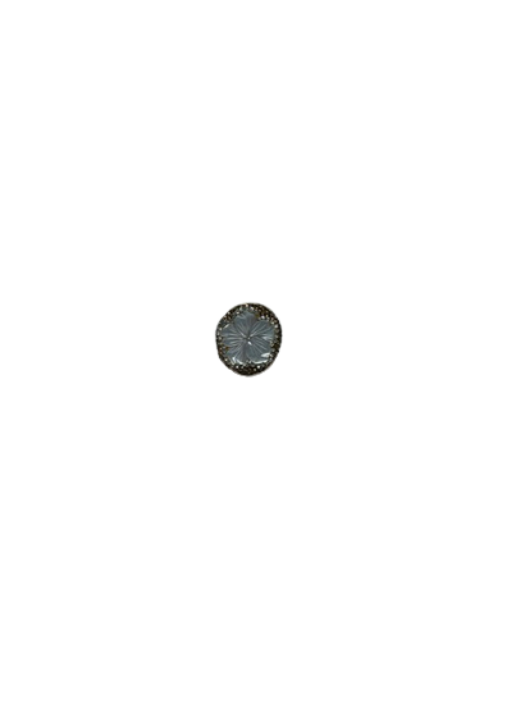 Queen of Sheba Fashion Ring featuring a carved flower center with a textured metallic border.