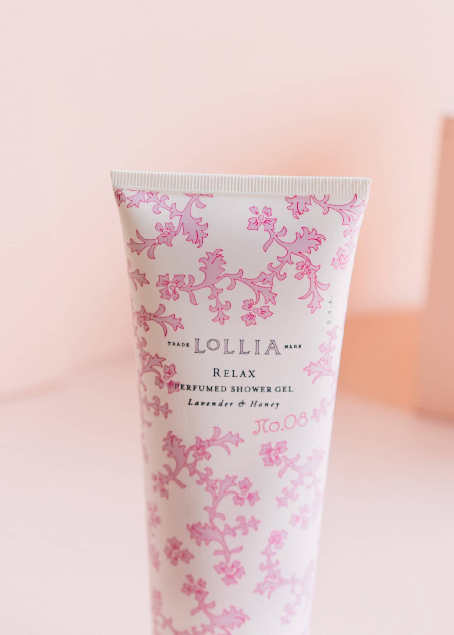 Satin-touch tube Relax Perfumed Shower Gel with lavender honey blossom floral notes