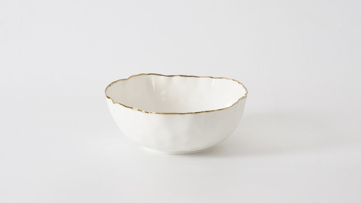 Medium porcelain bowl in Portofino white with delicate gold trim
