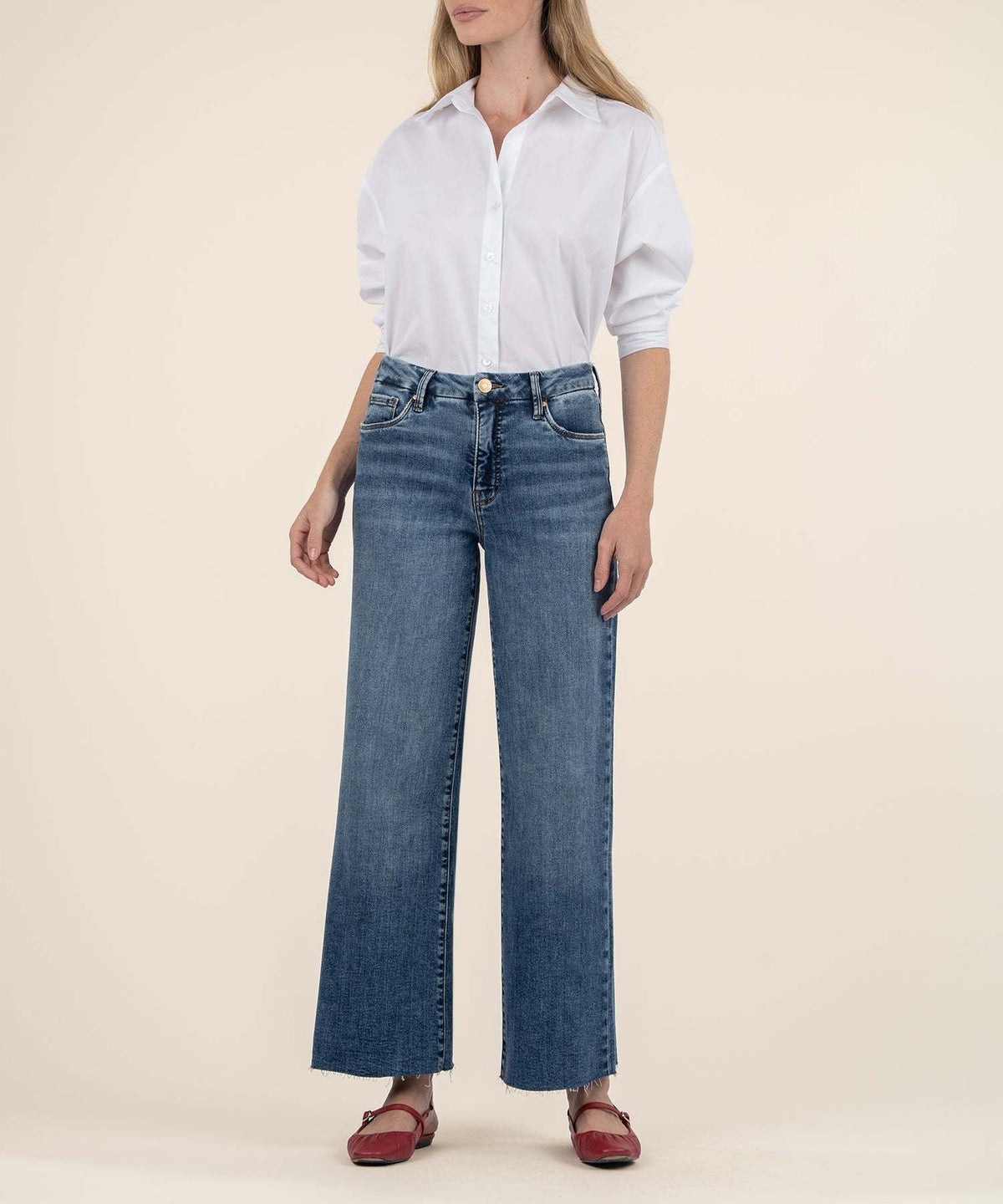 Women's wide-leg jeans in family wash with front pockets and raw hem