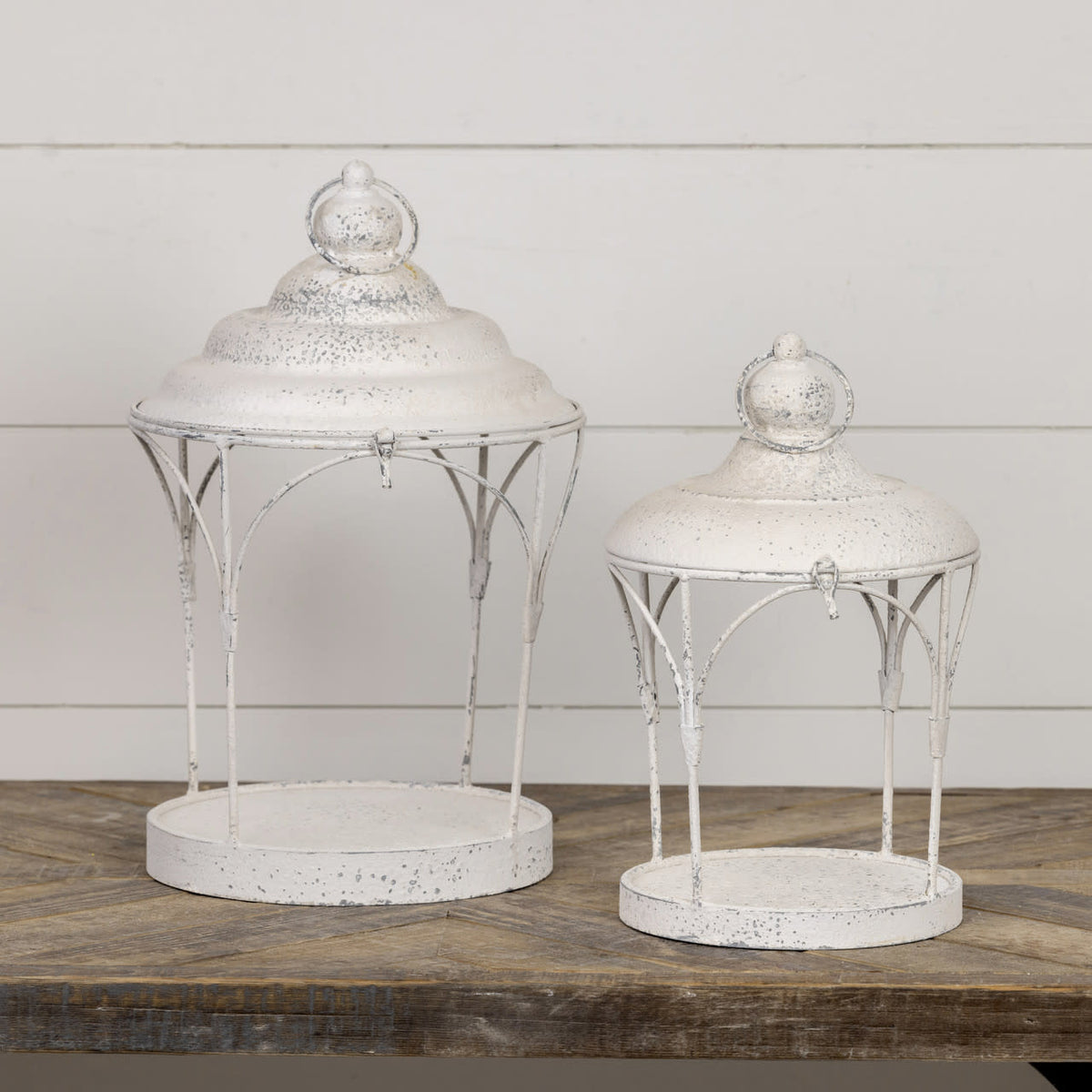 Metal holder with a modern rectangular silhouette in silver finish.