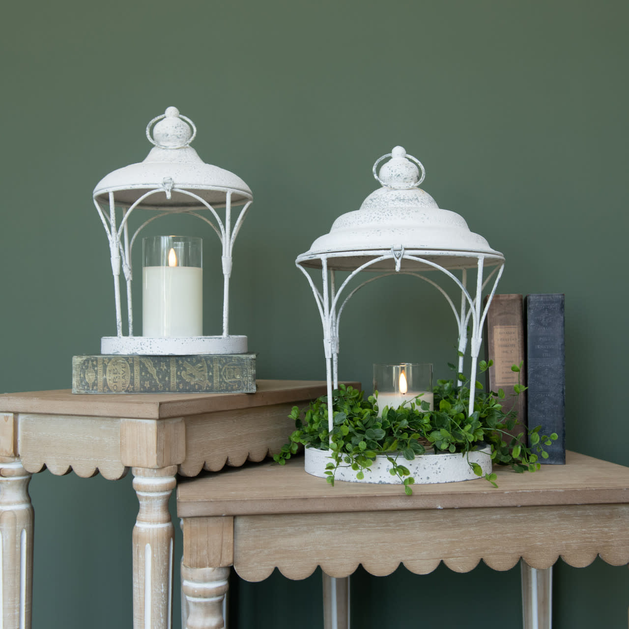 Metal holder with a modern rectangular silhouette in silver finish.
