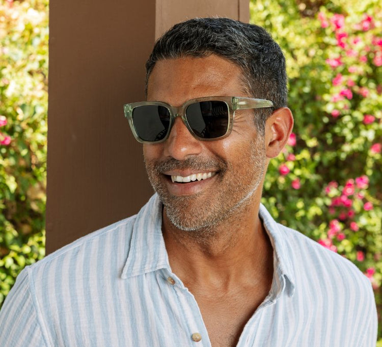 Paloma Reading Sun sunglasses with polycarbonate frames in blue light focus lenses featuring spring hinges and UV400 protection.