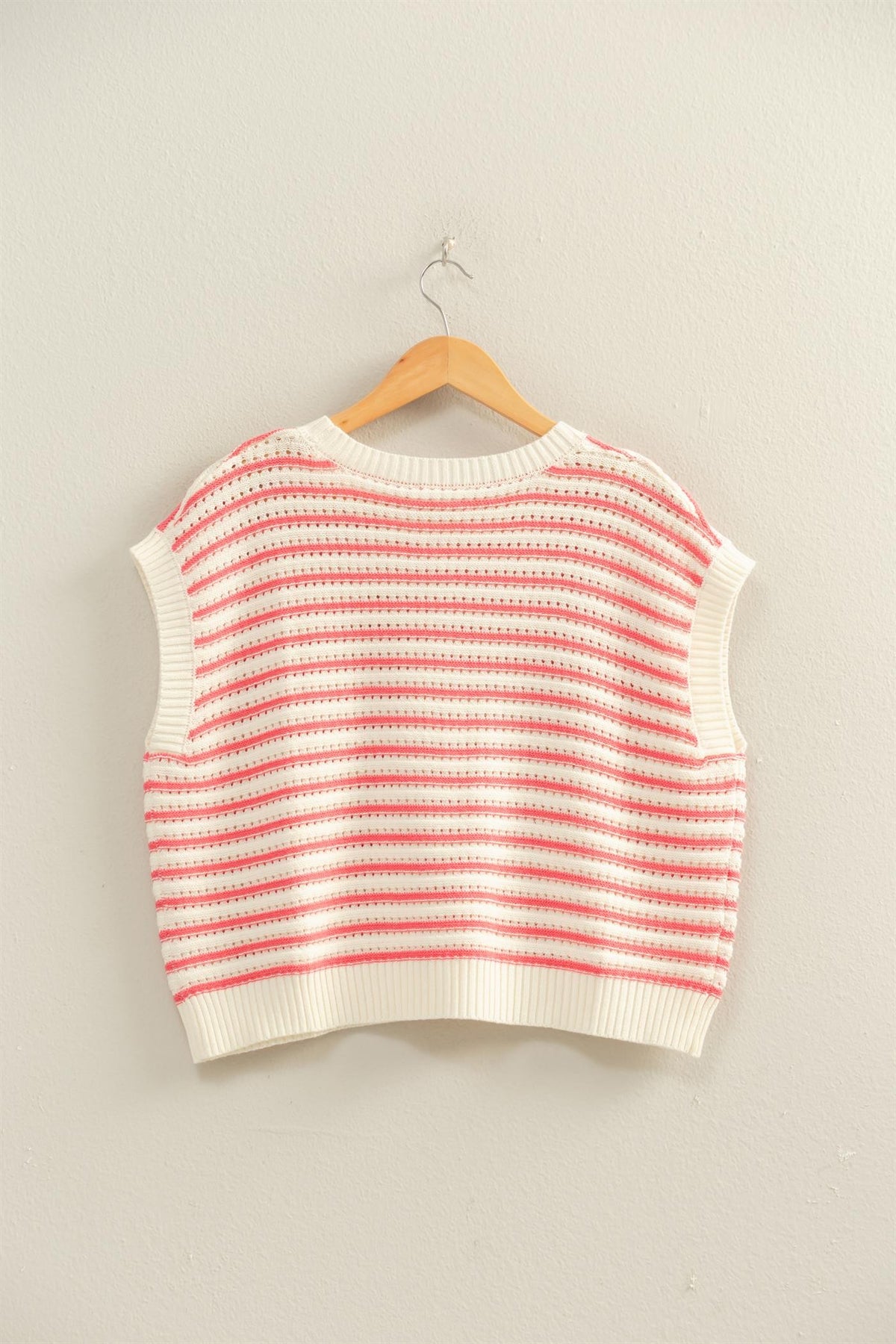 Women's striped sleeveless crew neck top in cotton acrylic blend with a relaxed silhouette.