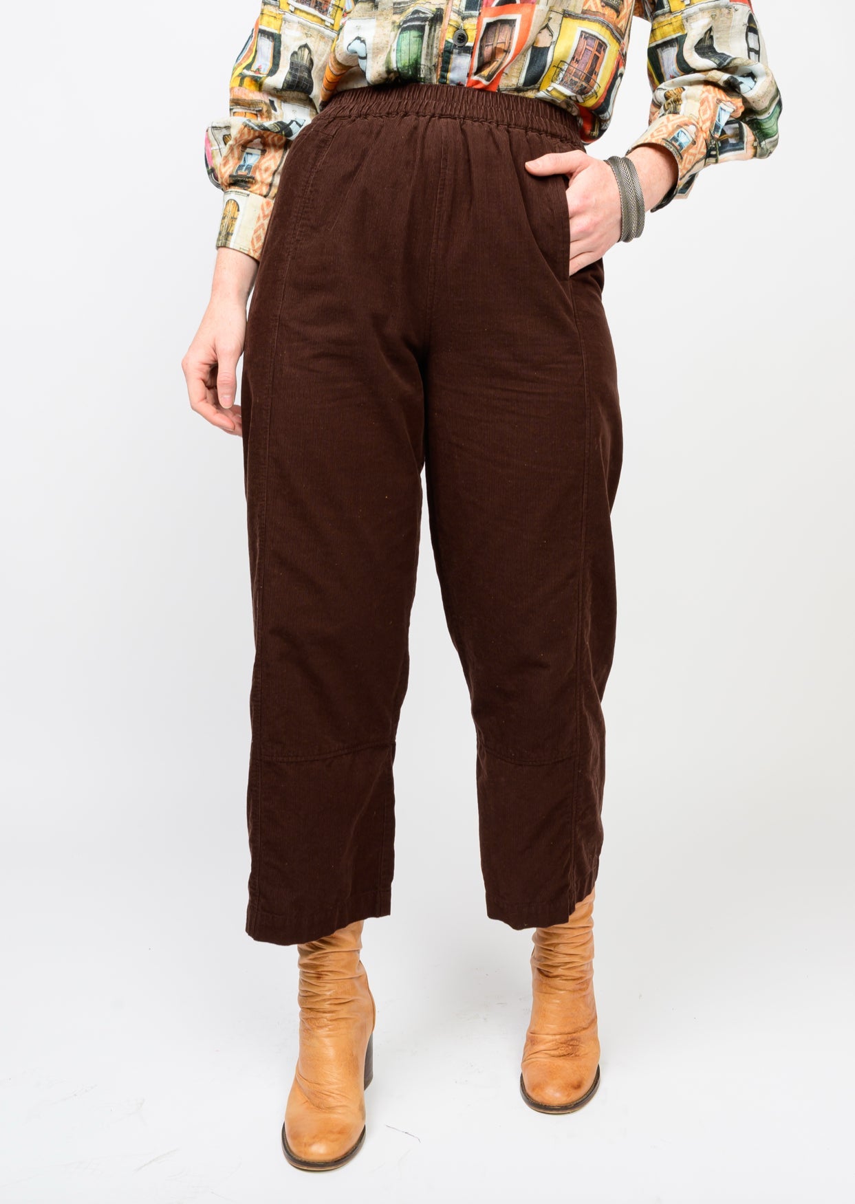 Cindy pull-on barrel pant in black with elastic waistband, hidden front pockets, back pockets, cropped length, and mid-calf seam.