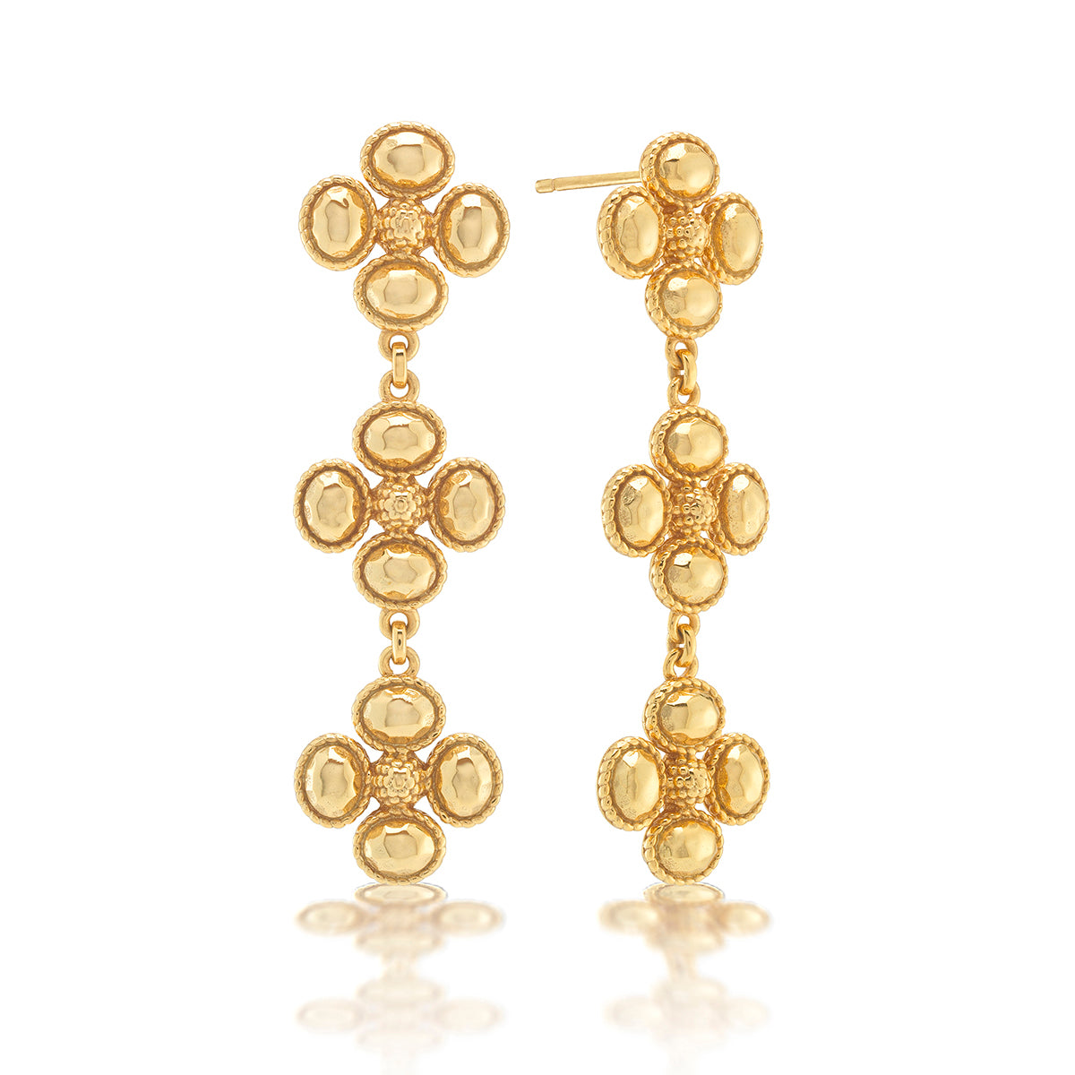 Gold linear earrings featuring a clover-shaped berry pendant with an elongated silhouette.