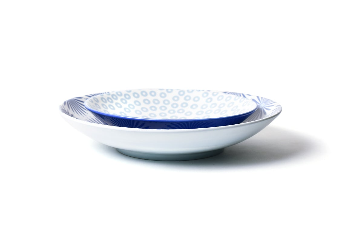 Earthenware pasta bowl with raised walls in Iris Blue Burst Pip Mix pattern
