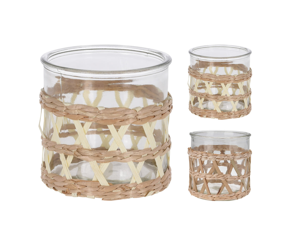 Glass vase with a willow-inspired deco shape measuring 12cm in diameter and height.