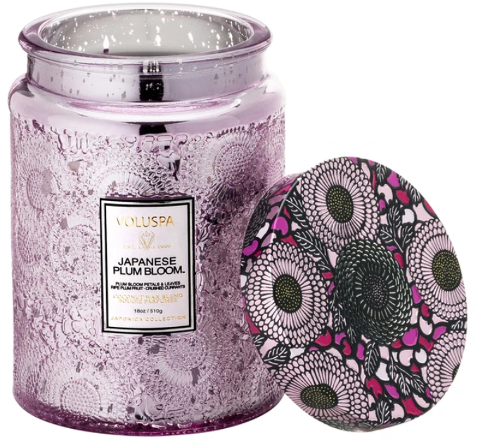 Large jar candle with natural wick in neutral tone