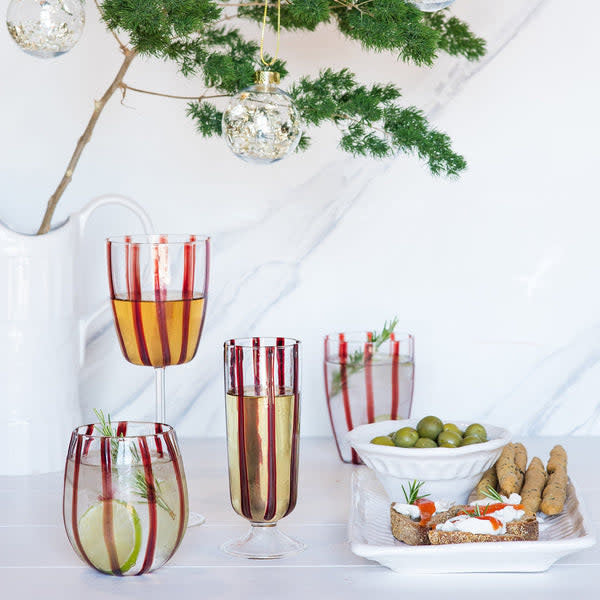 Nuovo Stripe red wine glass with painterly vertical stripes in borosilicate material