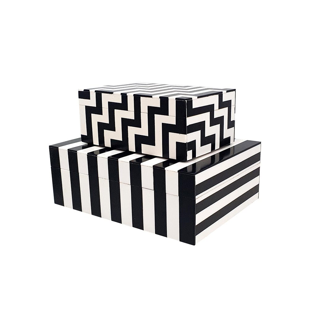 Allegra lidded box made of MDF and resin with a natural finish.
