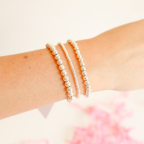 Silver basic bracelet with a simple chain link design