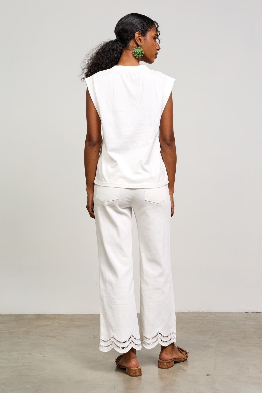 Ivy Sleeveless Graphic Shirt With Embroidery