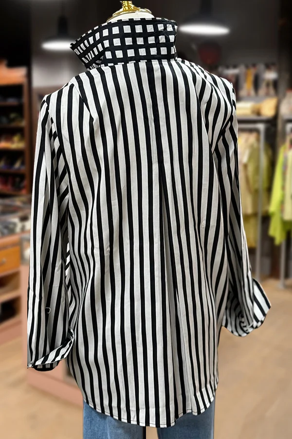 Merly Rayon blouse with contrast roll sleeves in a print pattern featuring a relaxed silhouette.