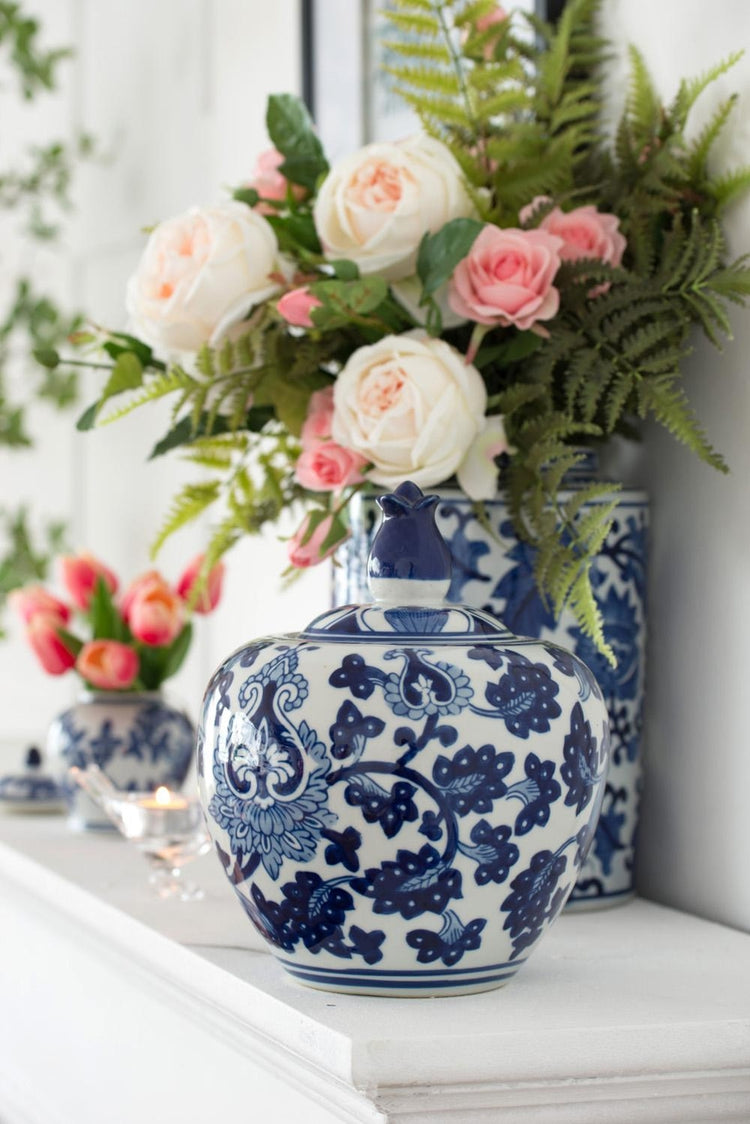 Aline Ginger Jar in natural ceramic with a cylindrical shape.