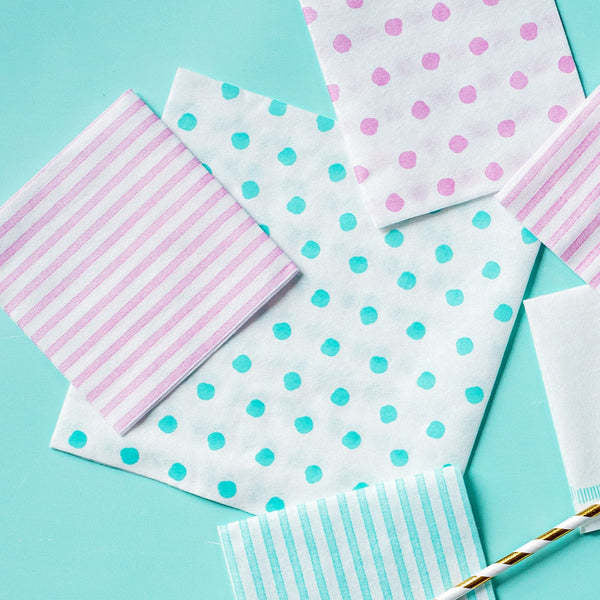 Pack of twenty white spunlace paper dinner napkins with a dot pattern.