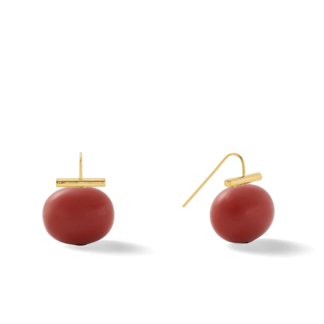 Polished gold pebble pearl earring with handmade ear wire