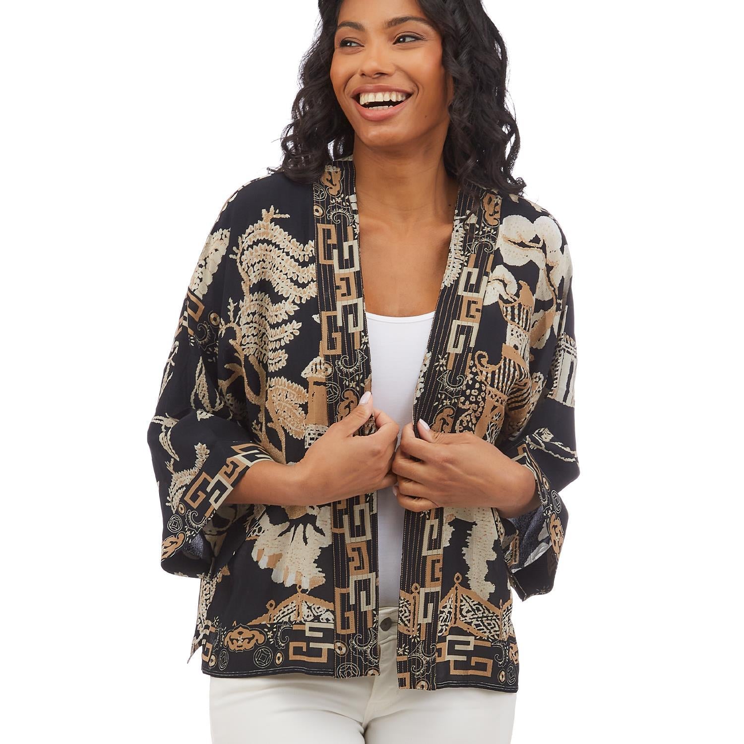Short kimono in silk-like modal viscose fabric with open front and three-quarter sleeves.