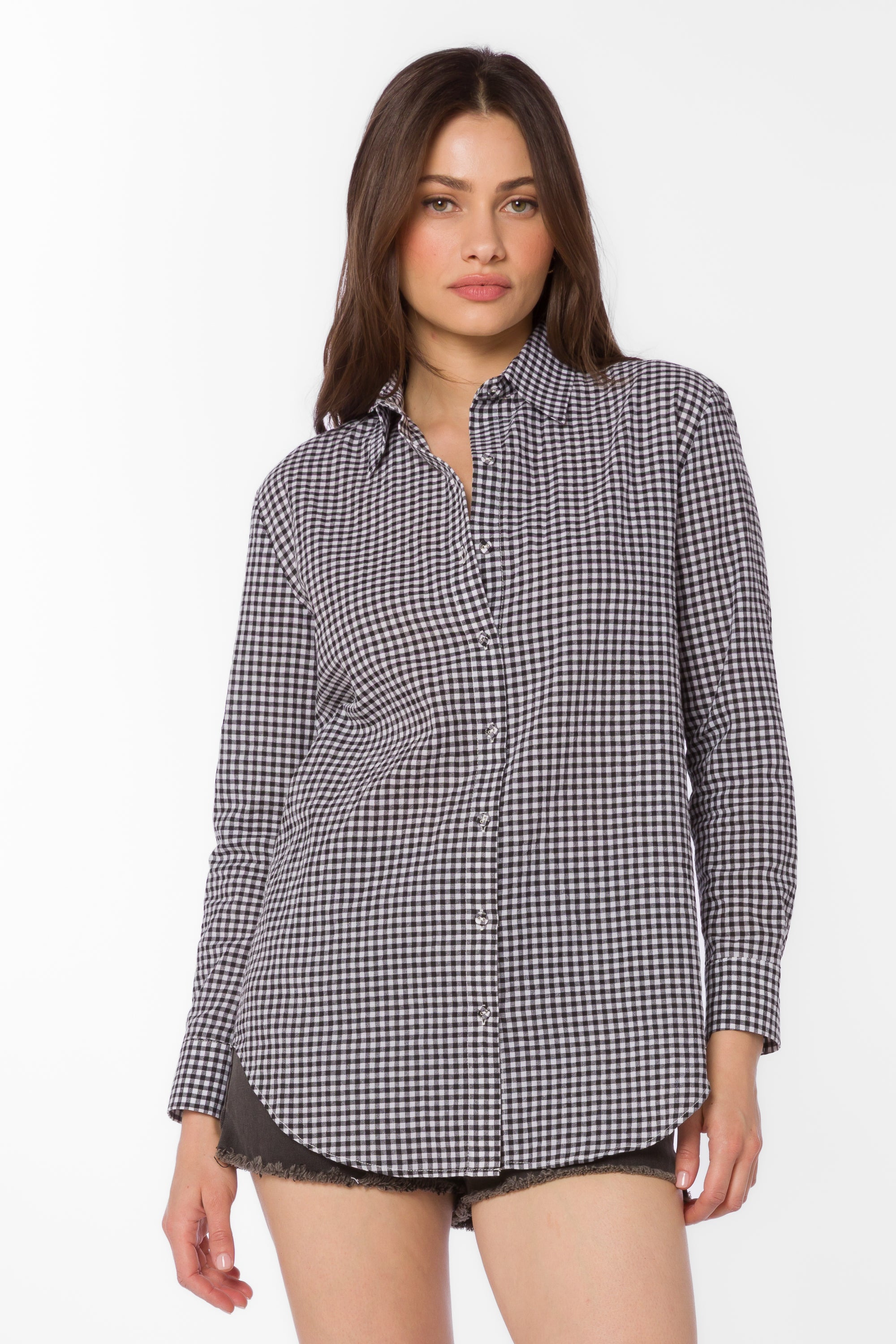 Oversized gingham print cotton shirt with long sleeves and button front closure