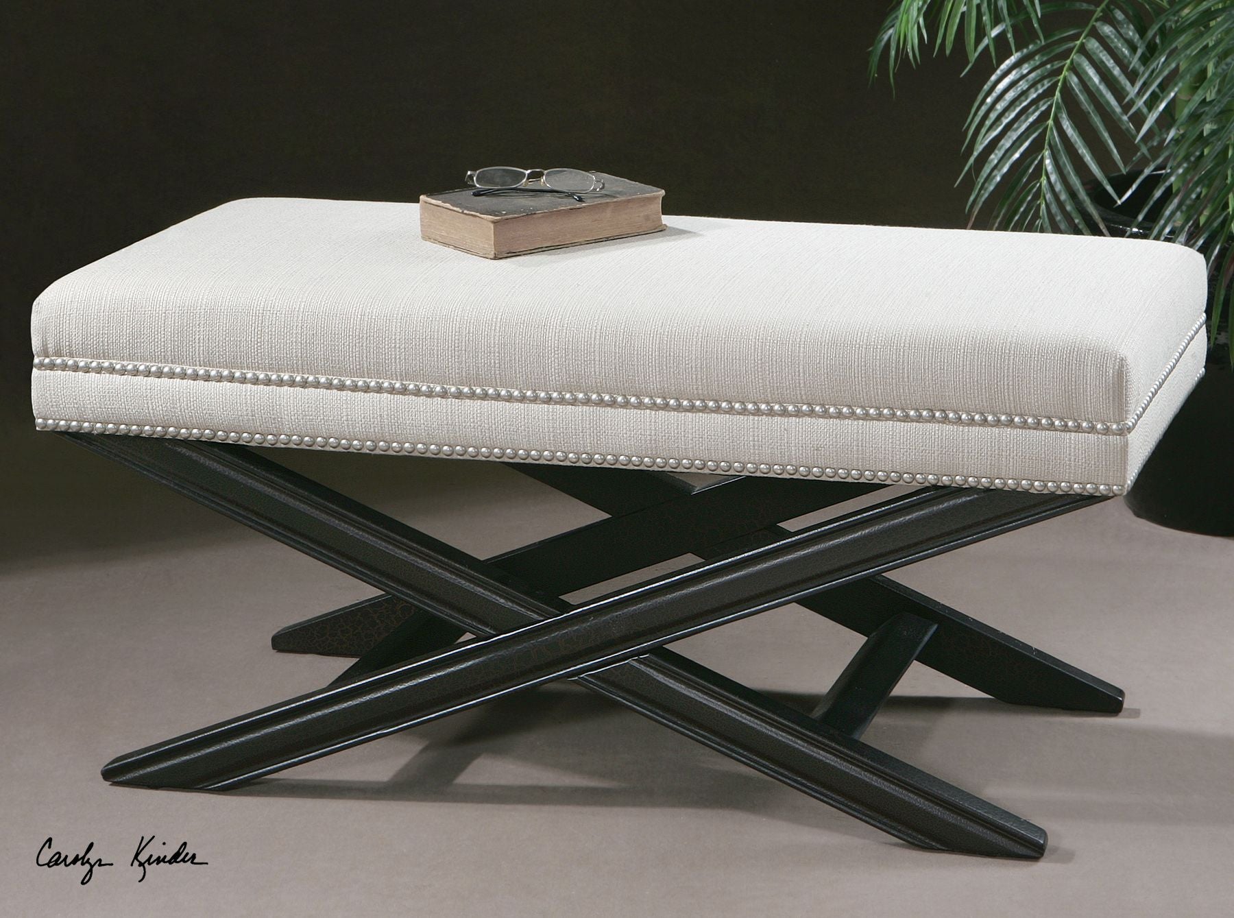 White Viera bench with clean lines and a minimalist wooden frame.