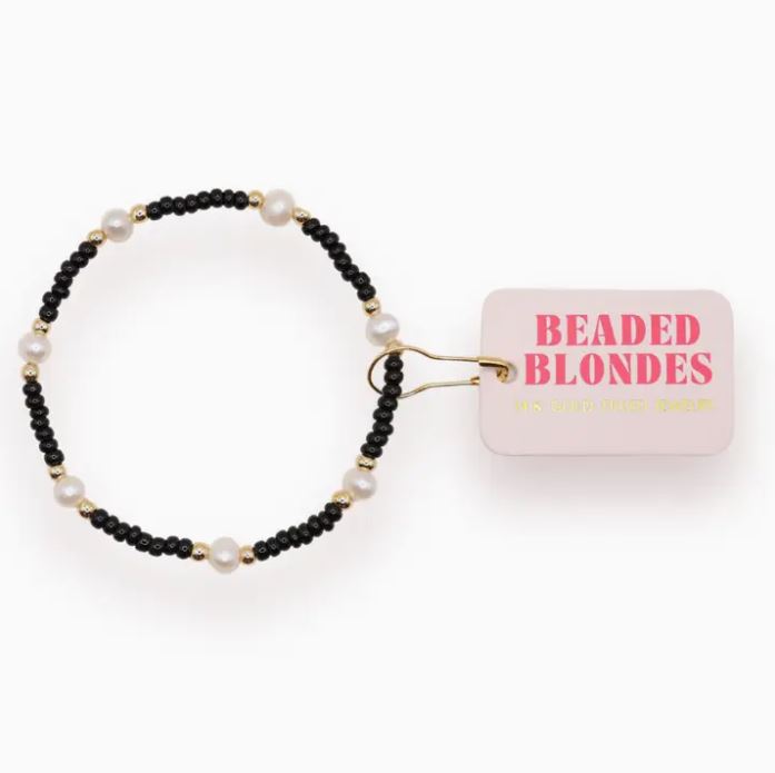 Elastic pearl bracelet with synthetic pearls on a gold-filled chain.