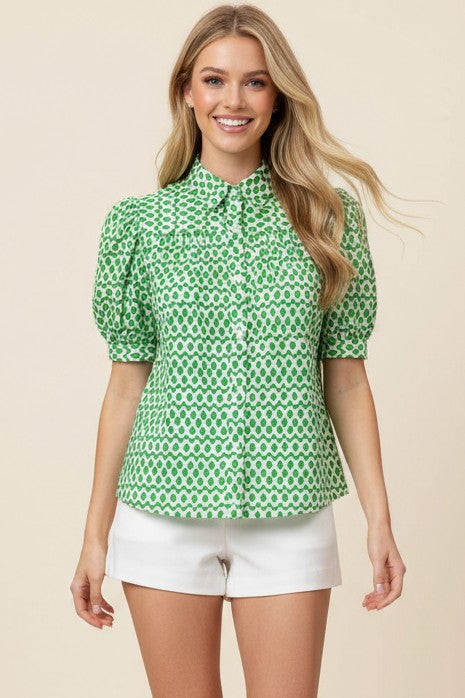 Lightly fitted geometric print button down blouse with classic collar and short puffed sleeves in cotton.