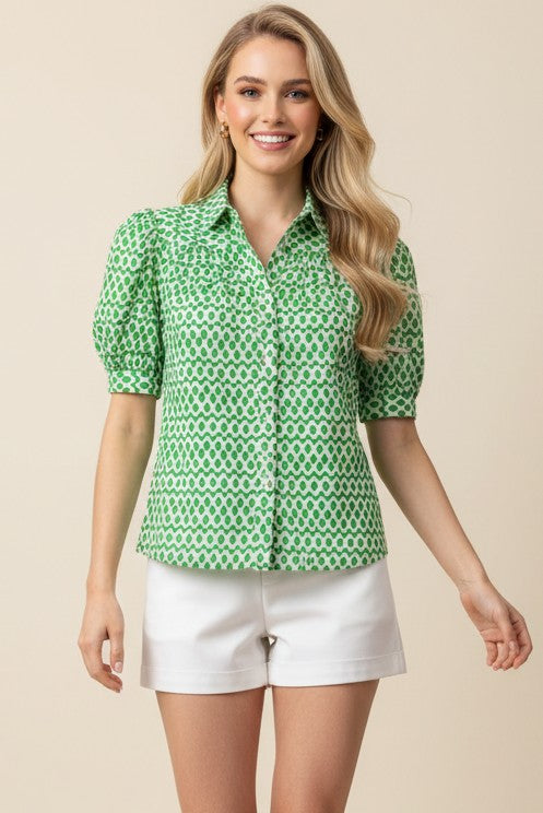 Lightly fitted geometric print button down blouse with classic collar and short puffed sleeves in cotton.