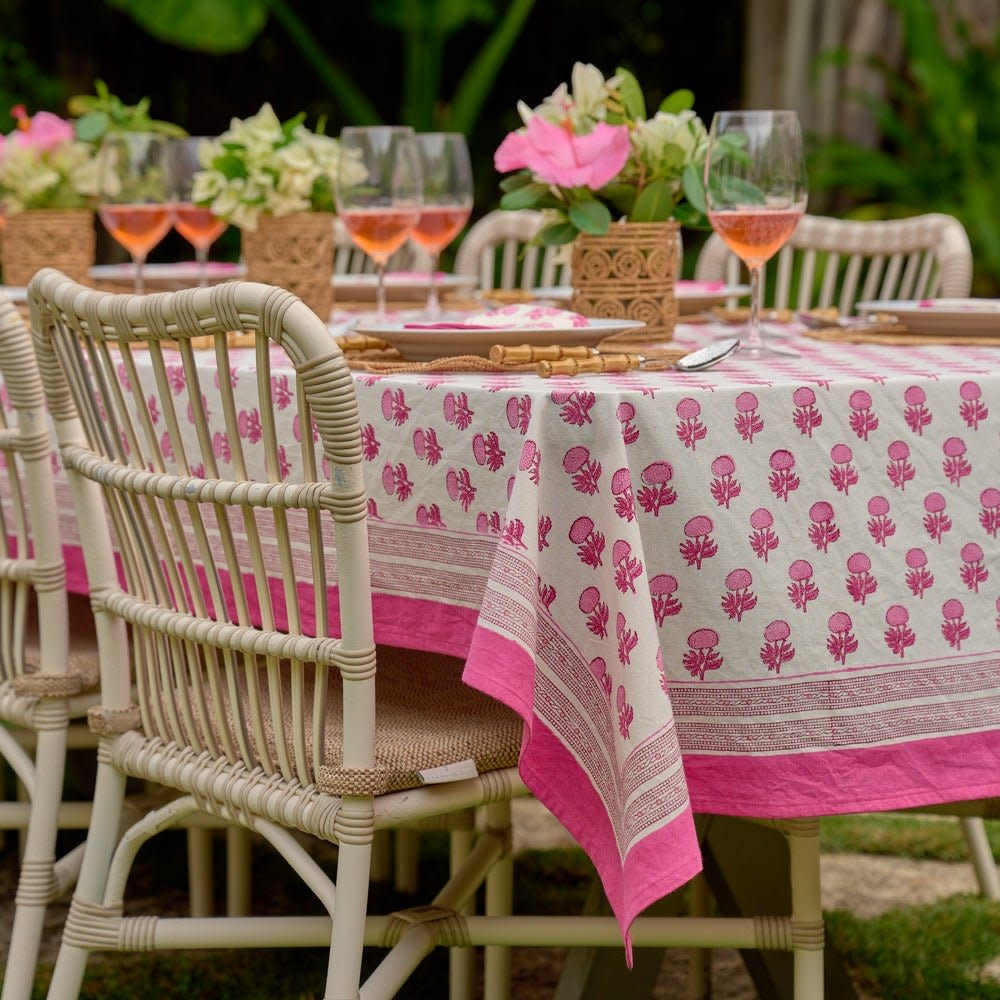 Round cotton tablecloth in soft rose with subtle floral print