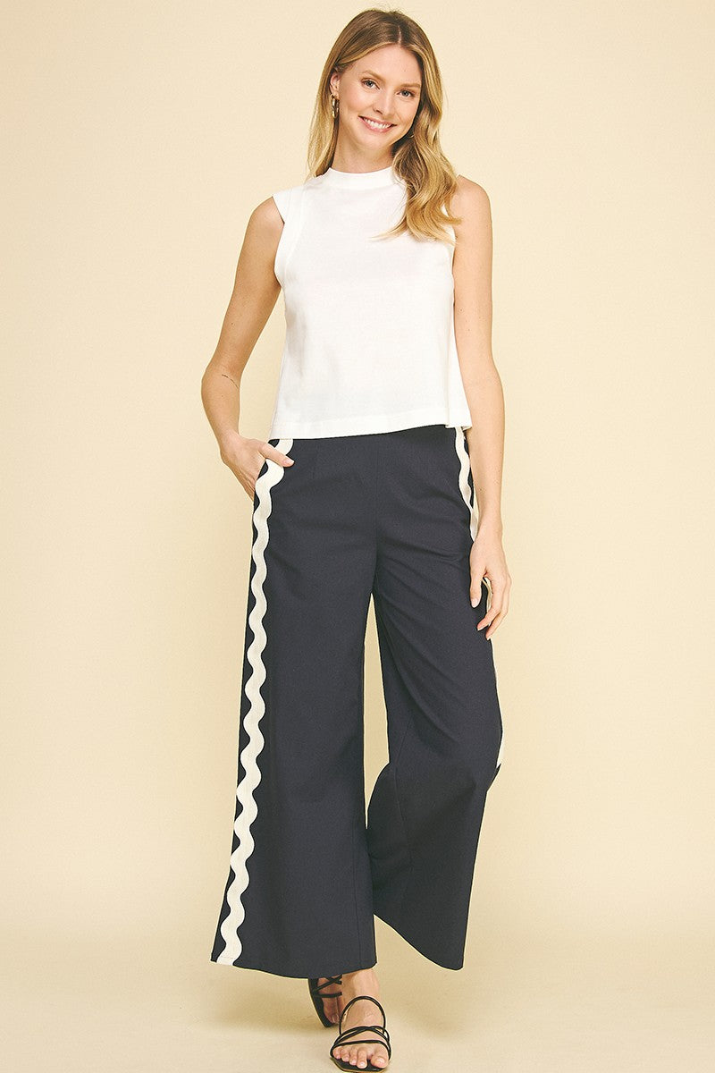 Sandra overlapped sleeve top in cotton-nylon blend with detailed neckline