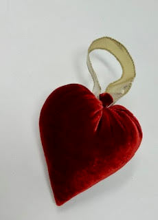 Velvet Heart w/Ribbon