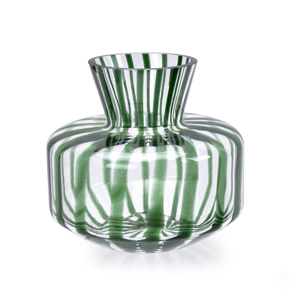 Glass vase with a square silhouette in clear glass.