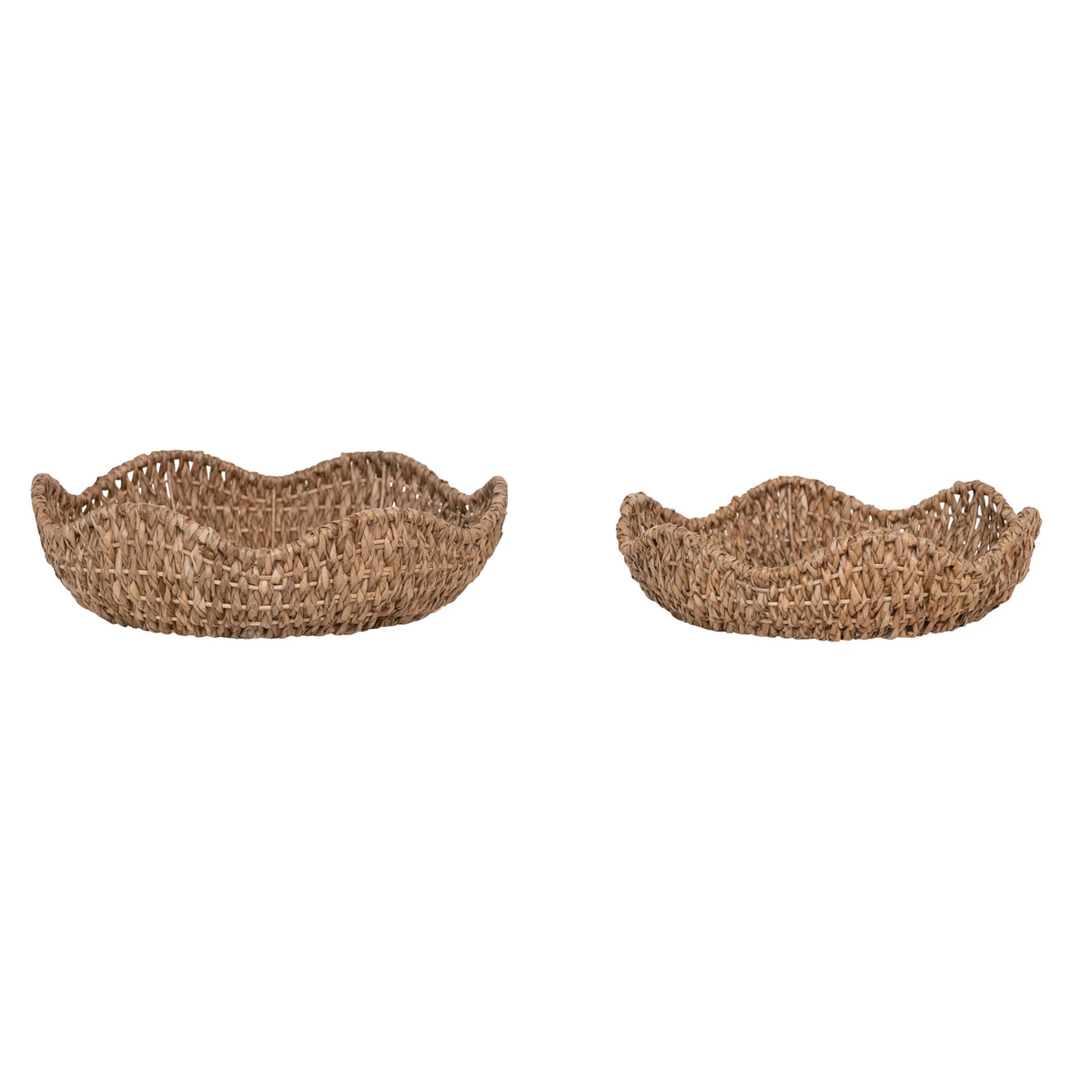 Two round braided bankuan bowls in different sizes with decorative scalloped edges.