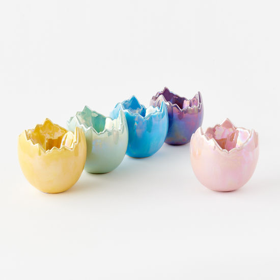 Ceramic broken egg bowl with a cracked rim detail.