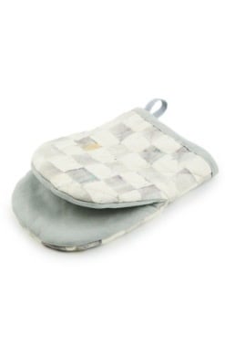 Mini oven mitt in black and white checkered cotton shell with polyester filling.