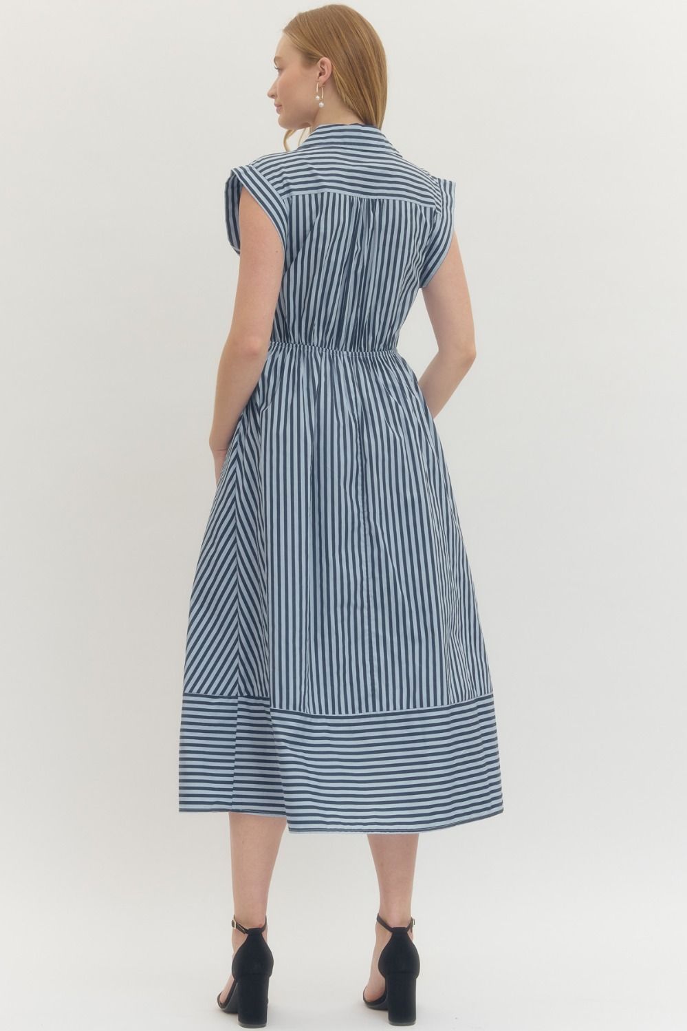 Donna striped cap sleeve midi dress in woven cotton with side pockets.