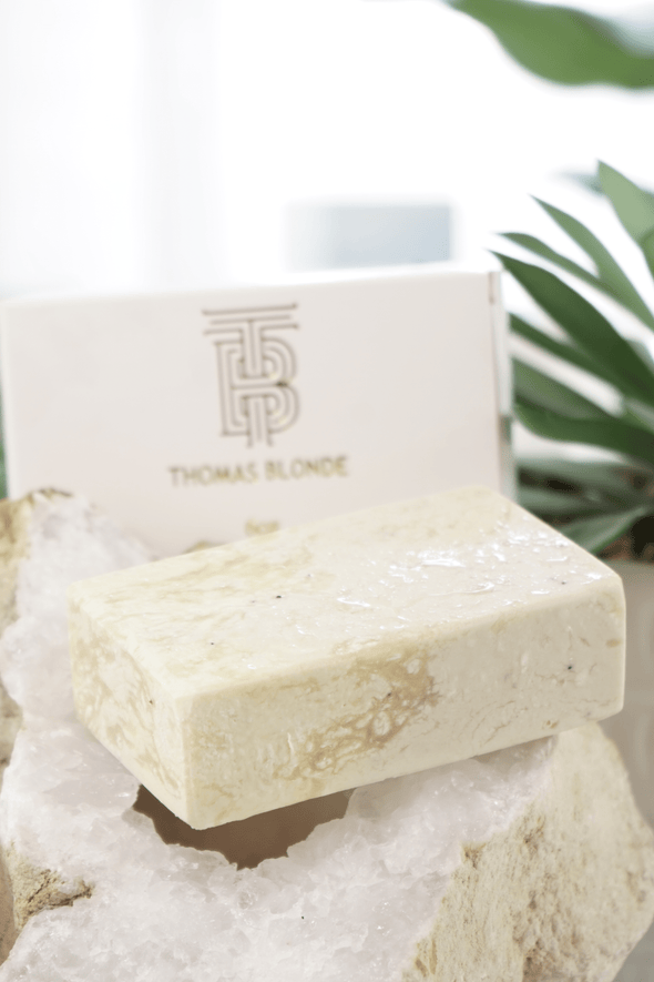 Thomas Blonde triple-milled exfoliating body bar with poppyseed in a creamy beige color.